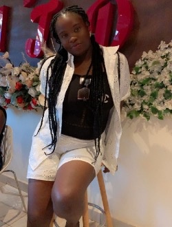 Profil de Jeanne Marlyne, une femme célibataire de 29 ans à Yaoundé