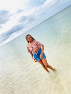 Profil de Desie Laureta, une femme célibataire de 23 ans à Port-Gentil