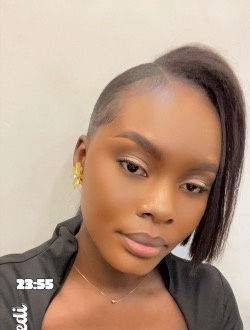 Profil de Esther, une femme célibataire de 24 ans à Kinshasa