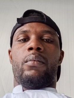 Profil de Emmanuel, un homme célibataire de 34 ans à Abidjan
