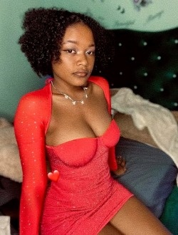 Profil de Chinah, une femme célibataire de 21 ans à Antsiranana