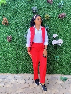 Profil de Cristel, une femme célibataire de 32 ans à Yaoundé