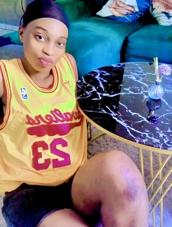 Profil de Divine, une femme célibataire de 22 ans à Yaoundé