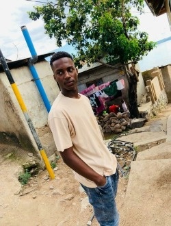Profil de Theodore Junior, un homme célibataire de 28 ans à Foumban
