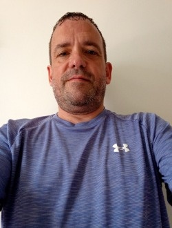 Profil de Terence, un homme célibataire de 48 ans à Liverpool
