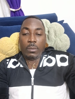Profil de Alain, un homme célibataire de 39 ans à Esissié