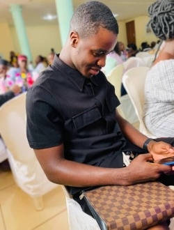 Profil de Cédric, un homme célibataire de 25 ans à Yaoundé