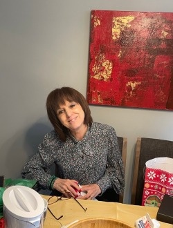 Profil de Aline, une femme célibataire de 70 ans à Le Vieux-Longueuil