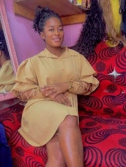 Profil de Pauline Arianne, une femme célibataire de 25 ans à Yaoundé