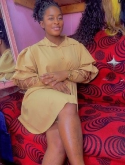 Profil de Pauline Arianne, une femme célibataire de 25 ans à Yaoundé