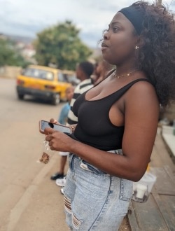 Profil de Yvana, une femme célibataire de 23 ans à Yaoundé