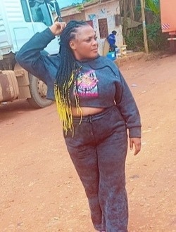Profil de Vadere, une femme célibataire de 28 ans à Douala