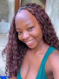 Profil de Line, une femme célibataire de 28 ans à Abomey-Calavi