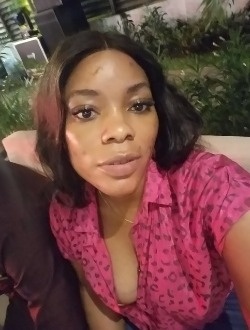 Profil de Suzanne, une femme célibataire de 35 ans à Douala
