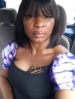 Profil de Hernestine Irène, une femme célibataire de 44 ans à Douala
