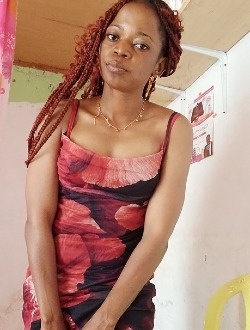 Profil de Esther, une femme célibataire de 32 ans à Québec