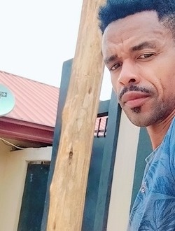 Profil de Jeani, un homme célibataire de 37 ans à Ébolakoun