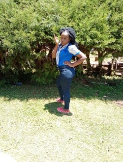 Profil de Sharon, une femme célibataire de 23 ans à Akontomera-Nkwanta