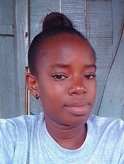 Profil de Gloria, une femme célibataire de 28 ans à Cotonou
