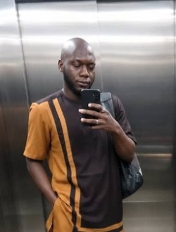 Profil de France, un homme célibataire de 30 ans à Abidjan
