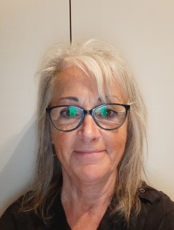 Profil de Yolande, une femme célibataire de 74 ans à Lévis