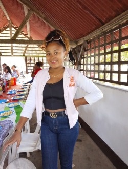 Profil de Nousca, une femme célibataire de 18 ans à Antalaha