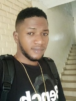 Profil de Momo, un homme célibataire de 32 ans à Abidjan
