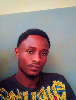 Profil de Christ Ferdoly, un homme célibataire de 21 ans à Madingou