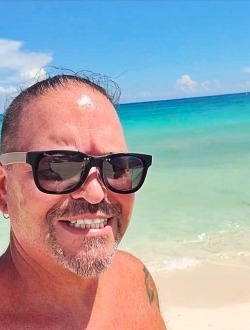 Profil de Deniss, un homme célibataire de 49 ans à Québec