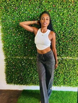 Profil de Monica, une femme célibataire de 31 ans à Ambanja