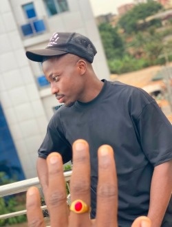 Profil de Shelby, un homme célibataire de 26 ans à Yaoundé