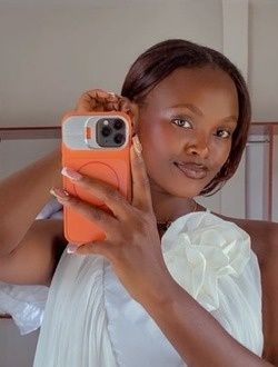 Profil de Maeva, une femme célibataire de 20 ans à Yaoundé