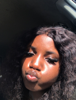 Profil de Queen, une femme célibataire de 21 ans à Yaoundé