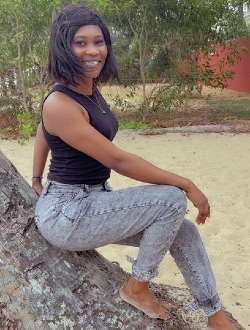 Profil de Linsia, une femme célibataire de 27 ans à Libreville