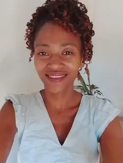 Profil de Adèle, une femme célibataire de 33 ans à Antalaha