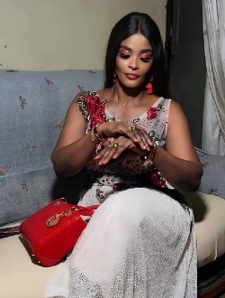 Profil de Louise, une femme célibataire de 52 ans à Dakar-Marine