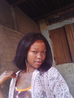 Profil de Hanifa, une femme célibataire de 19 ans à Adidomé