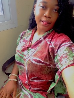 Profil de Dina, une femme célibataire de 23 ans à Douala