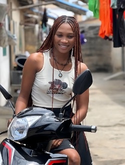 Profil de Chloé, une femme célibataire de 23 ans à Cotonou