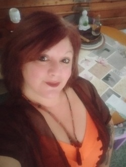 Profil de Karine, une femme célibataire de 49 ans à Bussac-Forêt