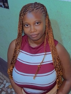 Profil de Leslie, une femme célibataire de 20 ans à Douala
