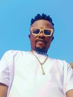 Profil de Trésor, un homme célibataire de 40 ans à Libreville