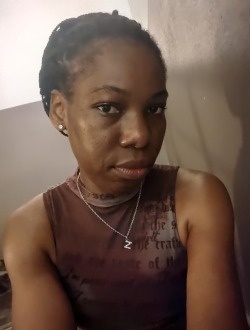 Profil de Prisca, une femme célibataire de 35 ans à Libreville