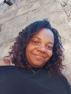Profil de Carène, une femme célibataire de 34 ans à Antalaha