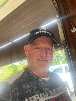 Profil de Dan, un homme célibataire de 60 ans à Montréal-Ouest