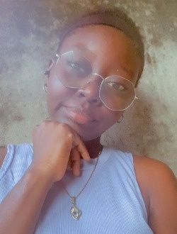 Profil de Nelly, une femme célibataire de 24 ans à Abang