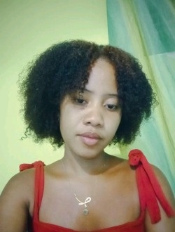Profil de Siniriel, une femme célibataire de 20 ans à Toamasina