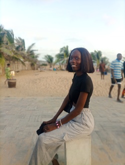 Profil de Synthia, une femme célibataire de 22 ans à Cotonou