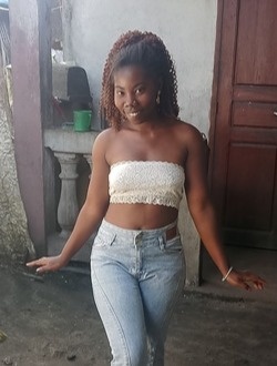 Profil de Thasmine, une femme célibataire de 24 ans à 67 Ha