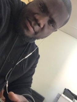 Profil de Baay_darou, un homme célibataire de 37 ans à Dakar